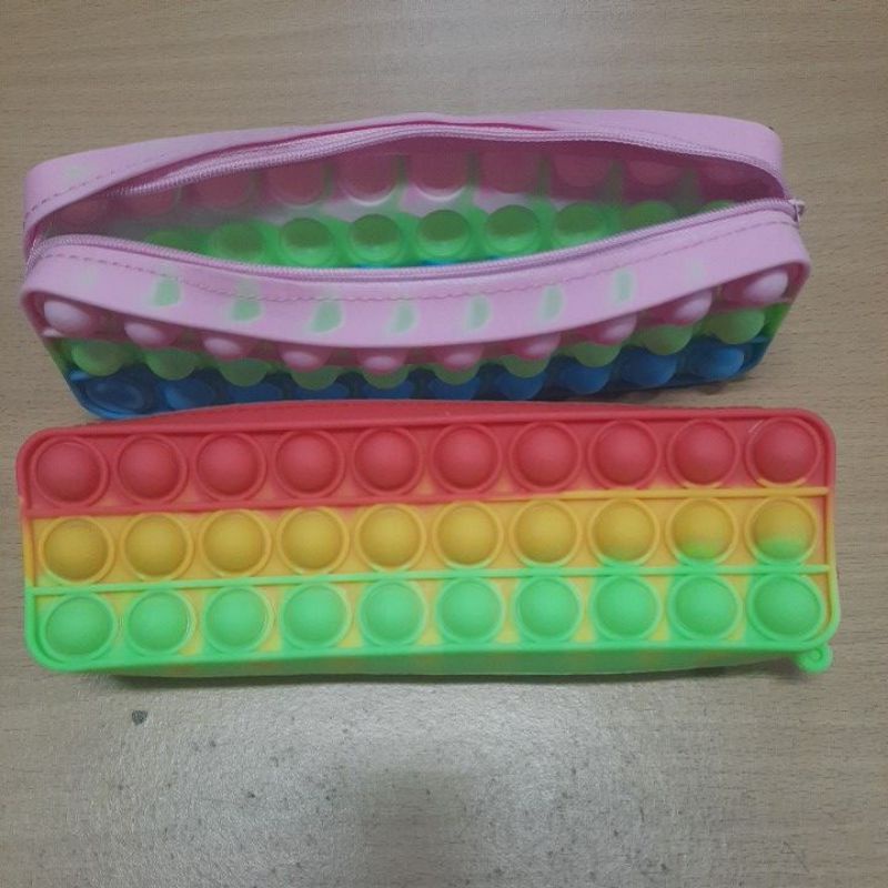 

Tempat Pensil Pop It Kecil (20x6x4.5)