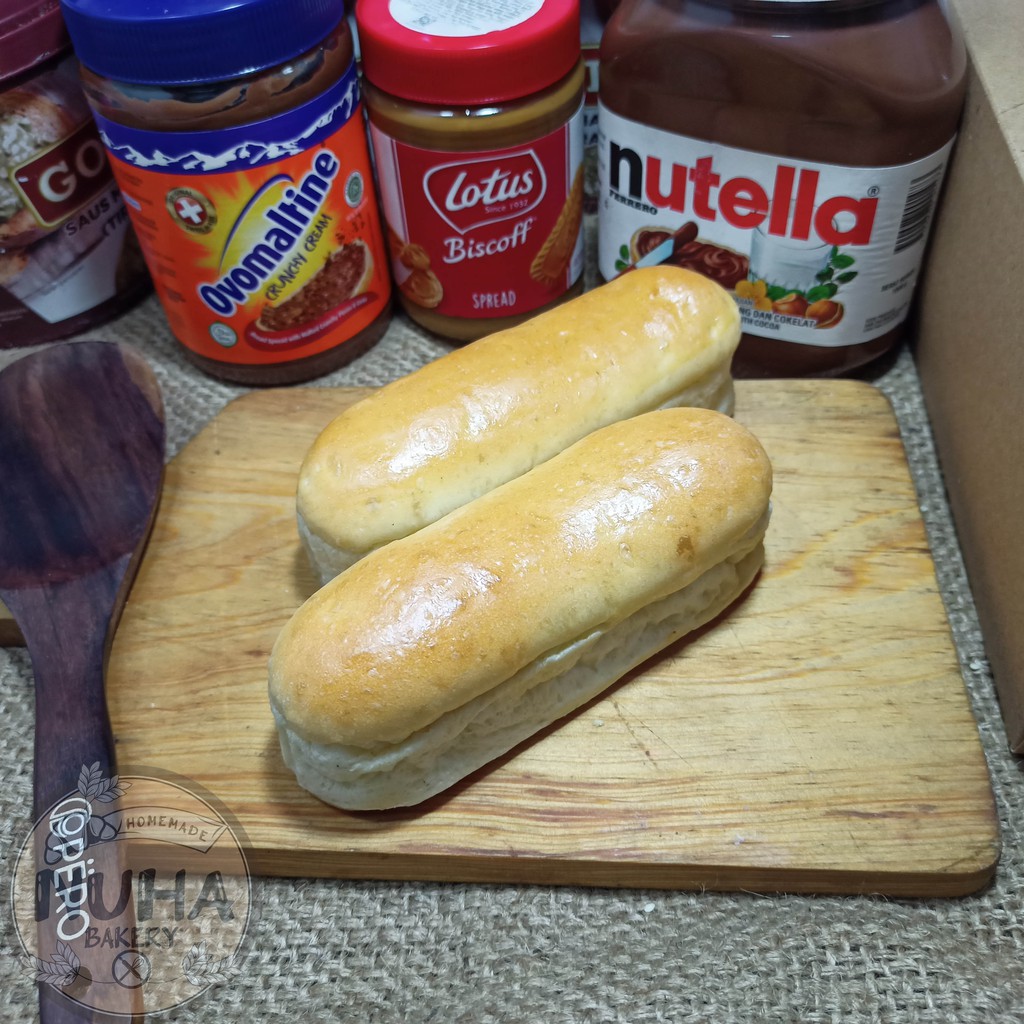 

Hot Bun / Hotdog - Roti Uk. 15 cm x 5 cm - 65 Gram - isi 12/pack