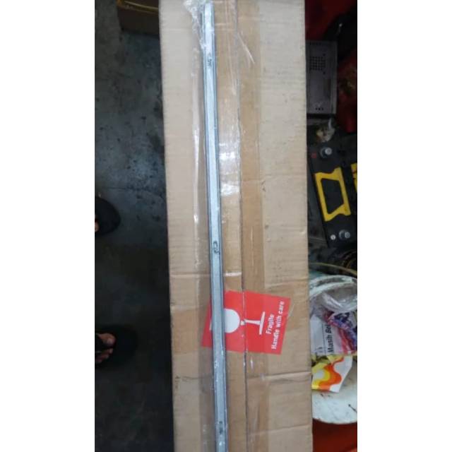 Pelipit kaca pintu jimny katana dalam