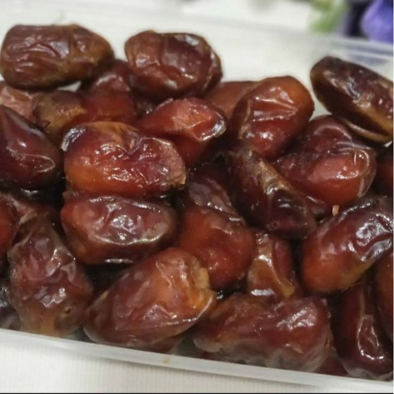 

Kurma Mesir 1kg / Kurma mesir Golden Valley 1kg