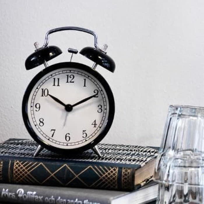 dekad jam weker vintage / jam meja, alarm, dekorasi  putih   putih
