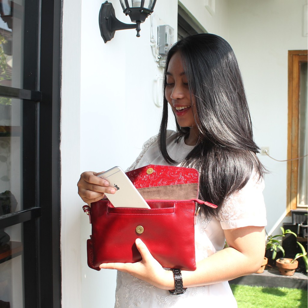 CLUTCH TALI PANJANG KULIT ASLI MODEL ENVELOPE KULIT SAPI EMBOS BATIK MIX PULL UP / FREE GRAVIR NAMA