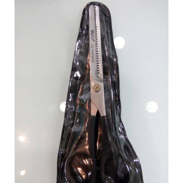 

Gunting Pelipis Shilla atau Gunting Rambut / Gunting Zigzag atau Gunting Jingrat