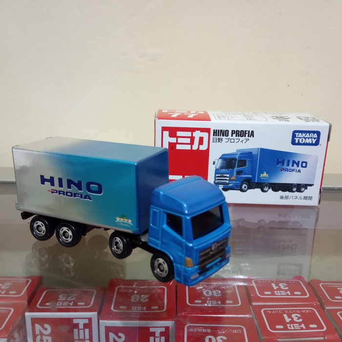 Tomica No 77 Hino Profia truck diecast miniatur truk Takara Tomy