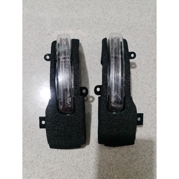 LAMPU SEIN SPION MITSHUBISHI PAJERO 2010-2014 KANAN ATAU KIRI