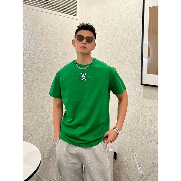 Atasa kaos LV pria mirror quality