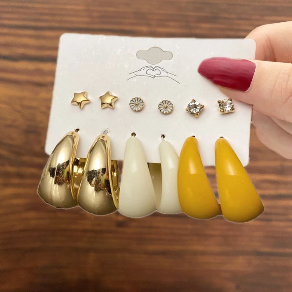 Set Anting Stud Desain Kupu-Kupu Aksen Kristal Mutiara Bahan Resin Warna Emas Untuk Wanita