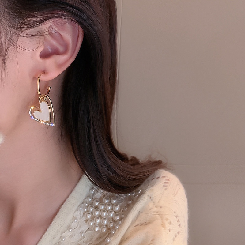 Anting Juntai Rumbai Bentuk Hati Asimetris Warna Putih Untuk Wanita