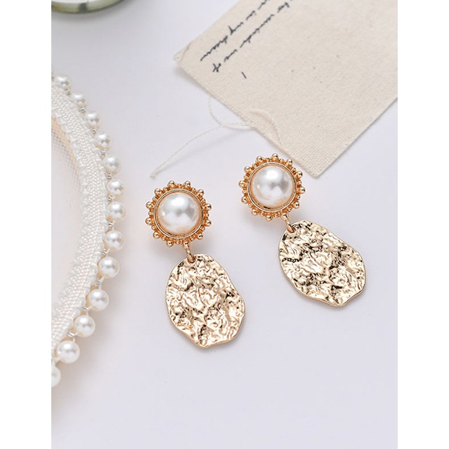 LRC Anting tusuk Fashion Golden Pearl Geometric Irregular Metal Plate Earrings D80662