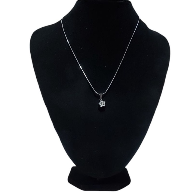 KALUNG LIONTIN MOTIF PERMATA BUNGA DENGAN BAHAN BERKUALITAS DAN NYAMAN DI PAKE IMUT