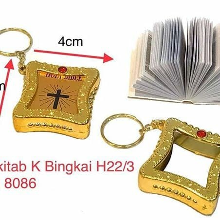 Gantungan Kunci Alkitab Mini Kecil Bahasa Inggris Holy Bible Souvenir Rohani Kristen Hadiah Kado Natal