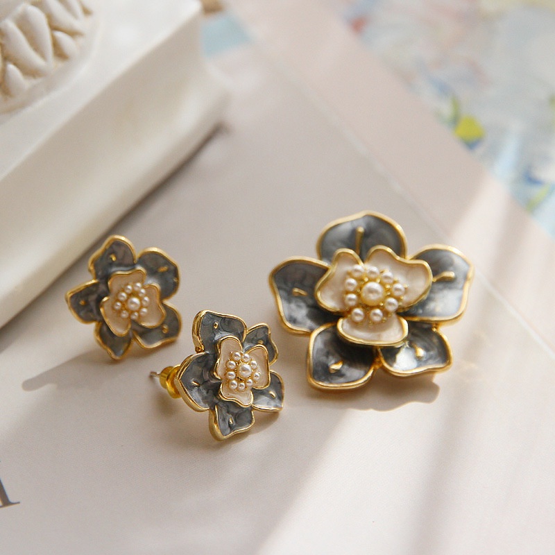 Anting Tusuk Desain Bunga Camellia Hias Mutiara Gaya Korea Simpel Untuk Wanita