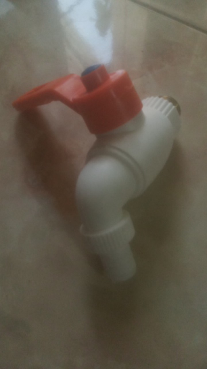 Kran Air Tembok Jumbo Kuningan 1/2 Mgj