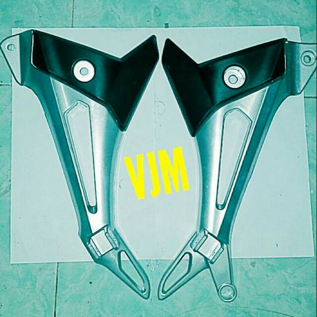 DUDUKAN FOOT STEP BELAKANG REVO LAMA