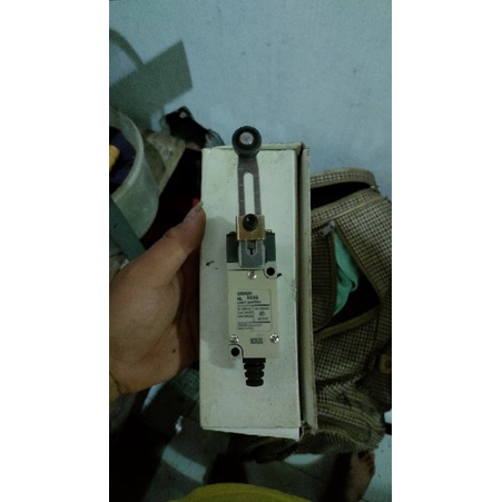 Limit switch OMRON