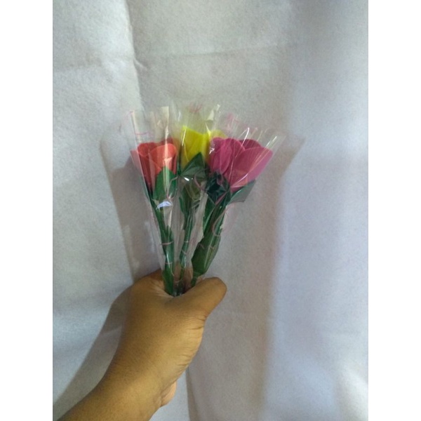 bunga mawar flanel bunga untuk wisuda,perpisahan atw untuk souvenir  pernikahan