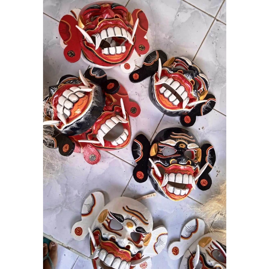 Kerajinan Topeng Leak Celuluk Bali bahan kayu