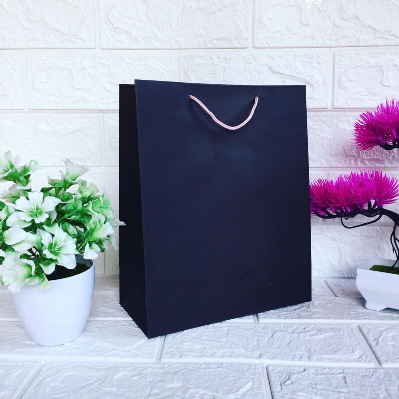 

paper bag hitam polos ukuran 20x10x25 | paperbag hitam polos | tas kertas