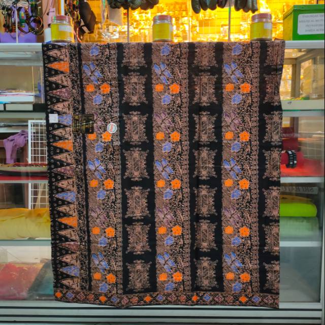 KAIN BATIK SARUNG MOTIF PINTU ACEH