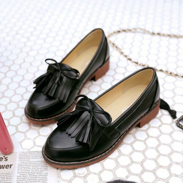 Sepatu Wanita Trending / Sepatu Docmart rumbe / Sepatu Loafers Wanita / Sepatu Flat Wanita / Bisa Bayar Di Tempat(cod)