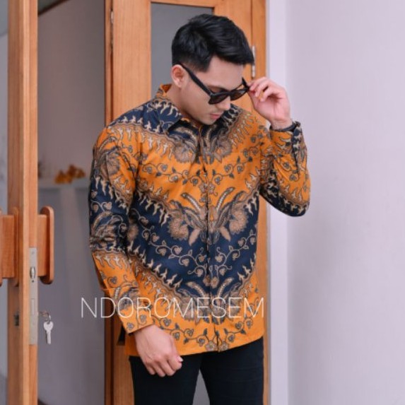 BATIK PREMIUM WARNA KUNING BY NDOROMESEM LENGAN PANJANG AJOTOSATRU KUNING NAVY KATUN HALUS