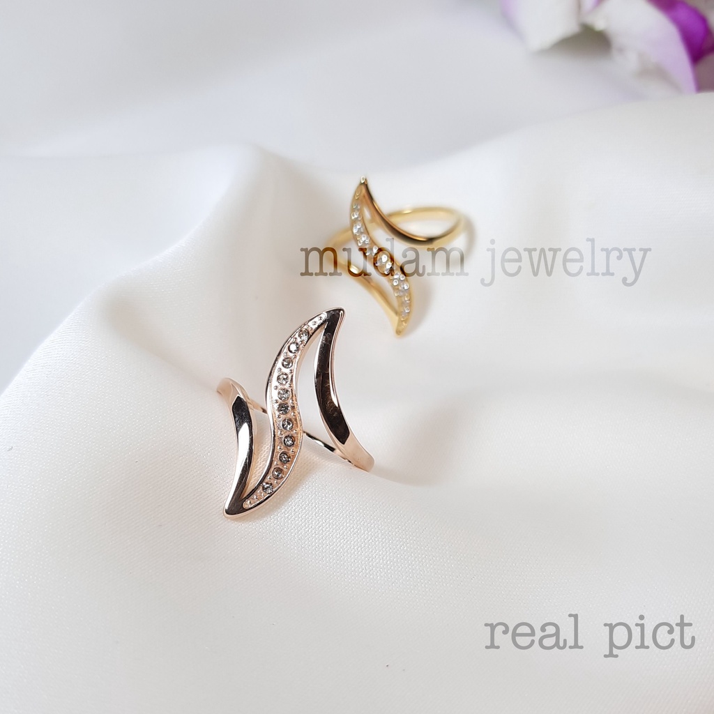 Cincin Titanium Dengan Barisan Permata Artifisial  Tersedia Warna Rose Gold, Gold dan Silver