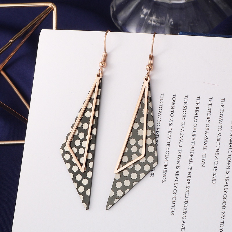 Anting polkadot juntai segitiga titanium anti karat korea fashion - ercassia