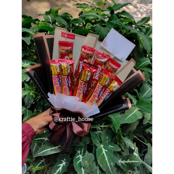 

BUCKET COKLAT/ BUKET COKLAT / BUKET UANG/ BOUQUET SNACK HADIAH WISUDA ULANG TAHUN ANNIVERSARY