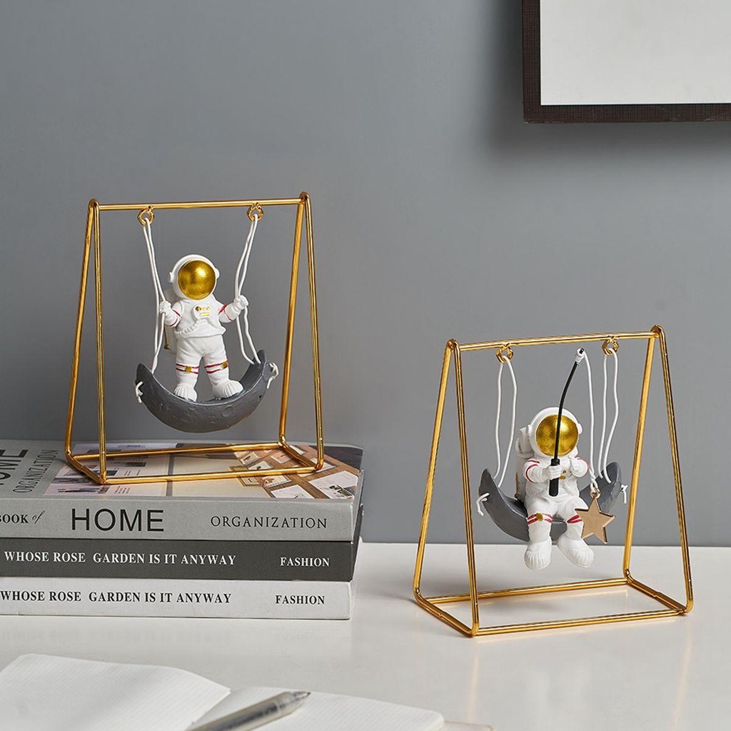 [Elegan] Ornamen Ayunan Astronot Hadiah Ulang Tahun Hias Bulan Resin Nordic Modern Figurine