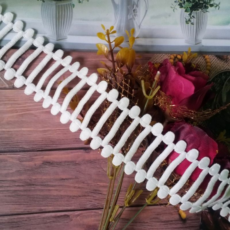 per meter,renda tangga warna putih tulang lebar 5cm