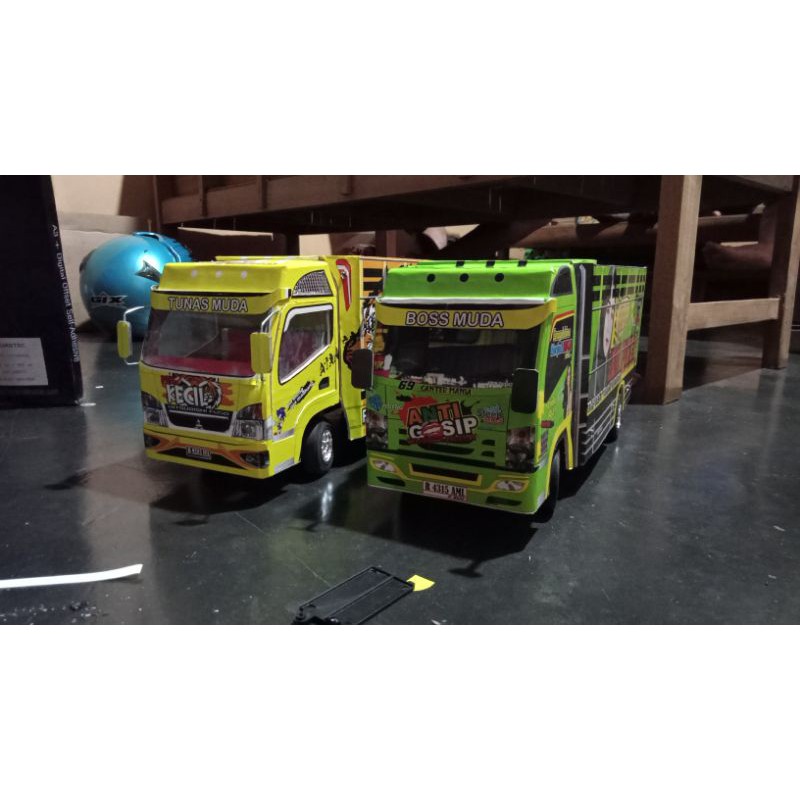 miniatur truk rc skala 14 full lampu dan strobo