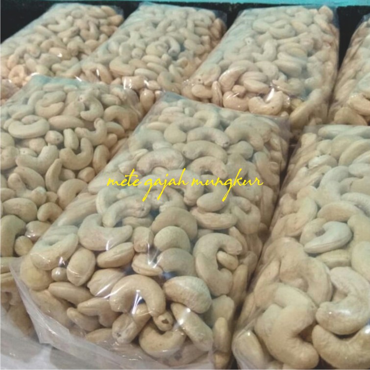 

Kacang Mete Mede Mente MENTAH JUMBO Kering Wonogiri Ecer Grosir Murah 1 kg
