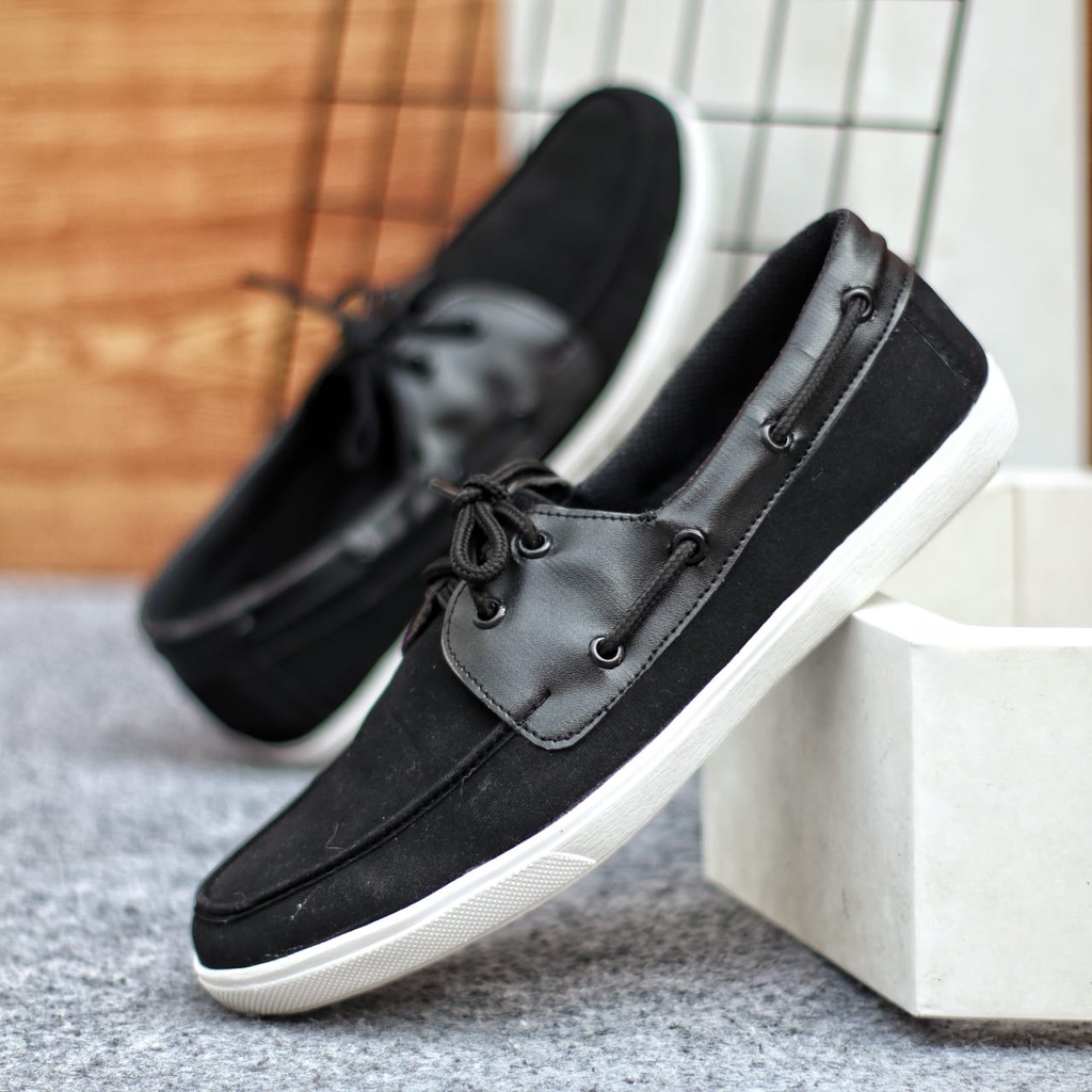 MOLK Sepatu Kasual Slip On Pria Tali Hitam Coklat Kulit Sintetik Simple Murah Anti Slip