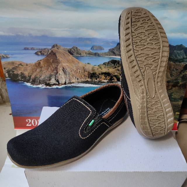 SEPATU PANTOPEL SLIP ON KANVAS TERLARIS