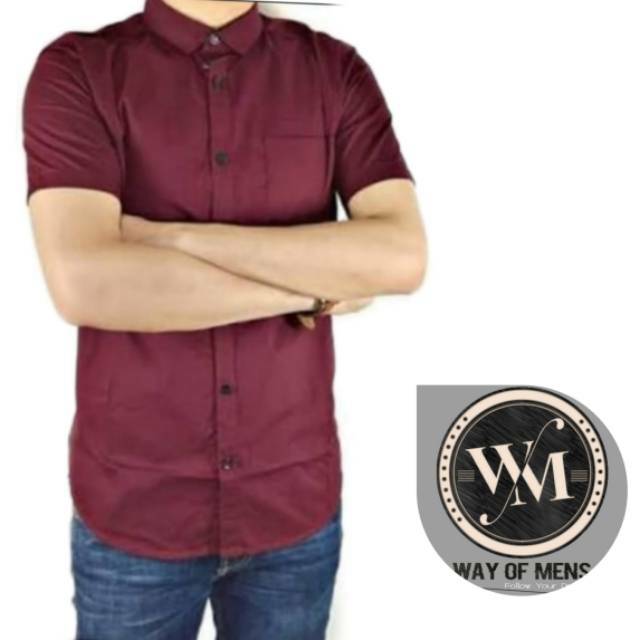 Kemeja polos lengan pendek merah maroon