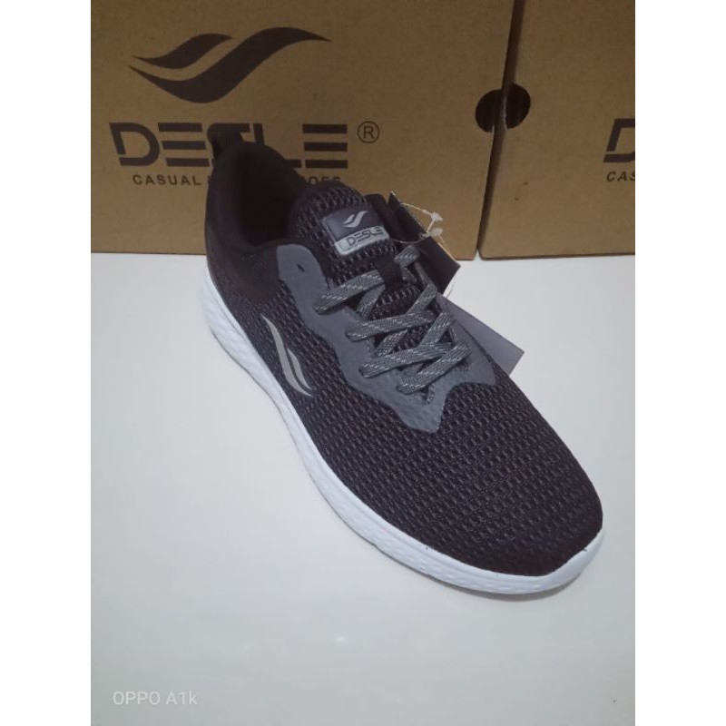 SEPATU RUNNING PRIA DEWASA SEPATU DESLE TOM CARLES