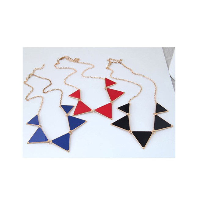 LRC Kalung fashion Gold Triangle Shape Decorated