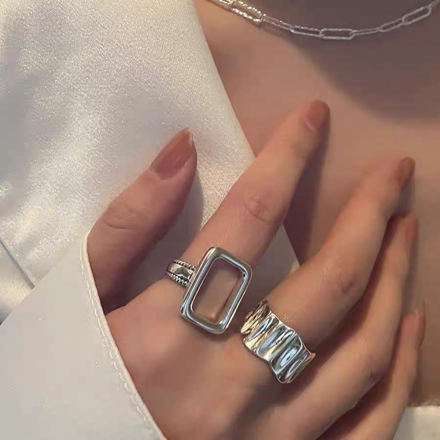 Cincin Bentuk Persegi Panjang Model Hollow Tidak Teratur Gaya Korea Untuk Wanita