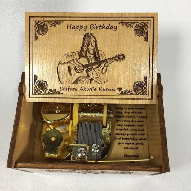 Kotak Musik Kayu Besar