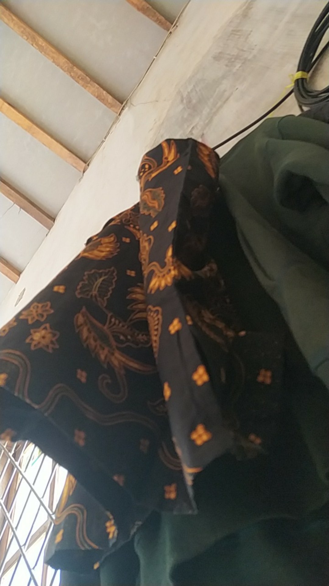 Dharmarendra Emas Pendek Kemeja Batik Pria Katun Sragenan Full Furing