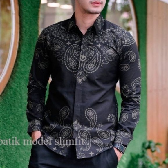 (FREE MASKER) BATIK SLIM FIT PREMIUM WARNA HITAM TERBAR / BATIK SLIMFIT COWO TERBARU / KEMEJA BATIK SLIMFIT PREMIUM LENGAN PANJANG LAPIS FURING FULL BADAN ADE DAN NYAMAN