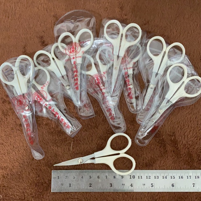Gunting benang melengkung / Gunting lengkung / gunting ujung melengkung / gunting benang
