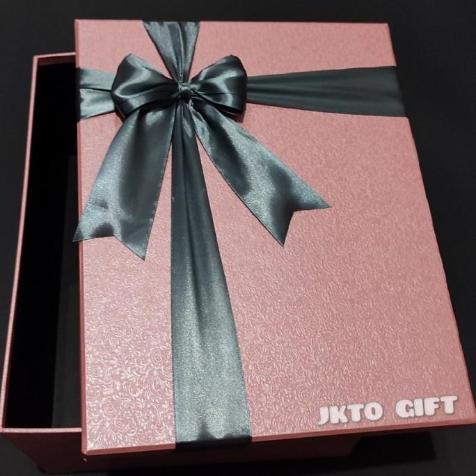 

Sale!!! Kotak Kado/Gift Box Ukuran 32 X 25 X 15 Cm - Paling Diminati