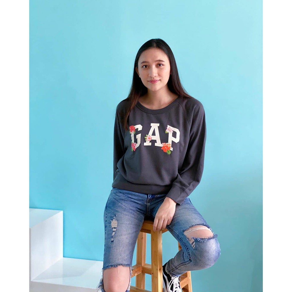 gap logo sweatshirt womens