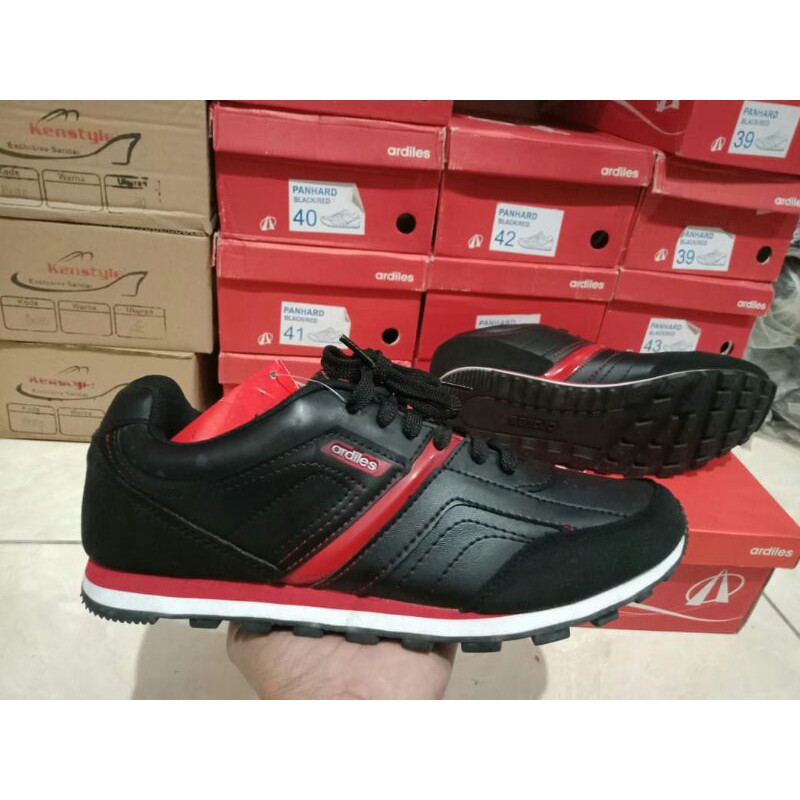 sepatu running ardiles pria