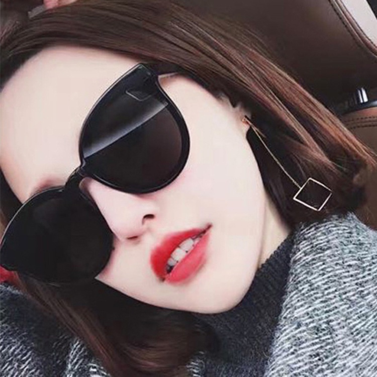 (YUZHU) Bayar di Tempat Korean Trendy Mata Kucing Kacamata Hitam Wanita Cat Eye Sunglasses Women