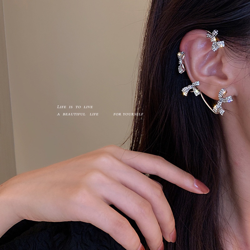 YEEZII Anting Klip Tanpa Tindik Warna Gold / Silver Desain Pita Hias Kristal Gaya Retro Untuk Wanita