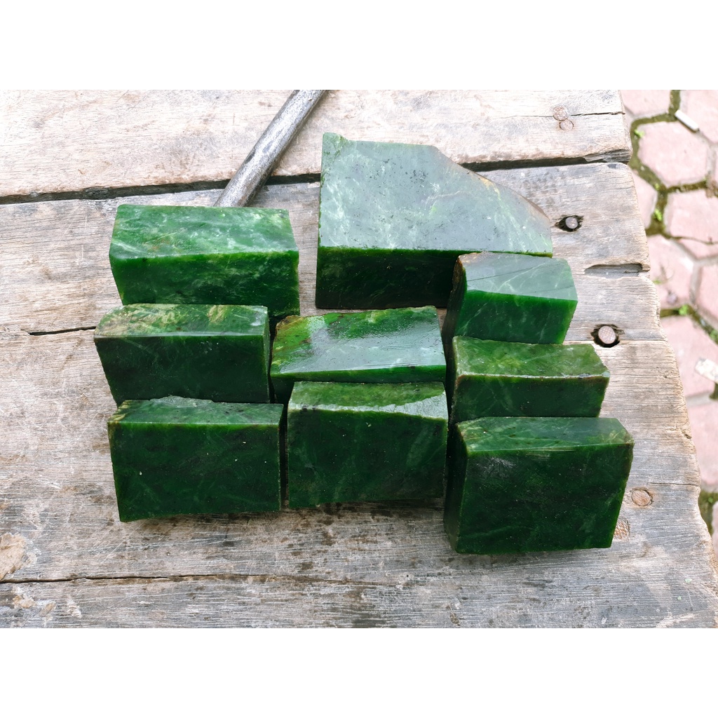 BATU GIOK HIJUA TUA NEPHRITE JADE HIJAU TUA KODE2894