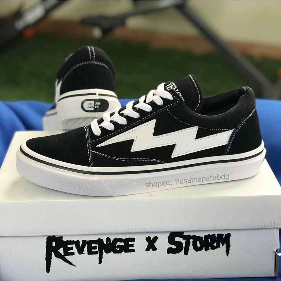 SEPATU REVENGE X STORM CLASSIC BLACK WHITE