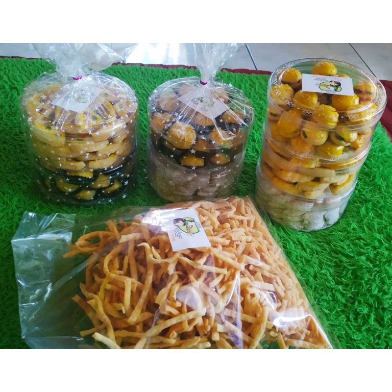 

Paket Trio Kue Kering Ukuran 500gr ( Nastar Nanas, Kastangel, Putri Salju, dll) *bisa pilih ya